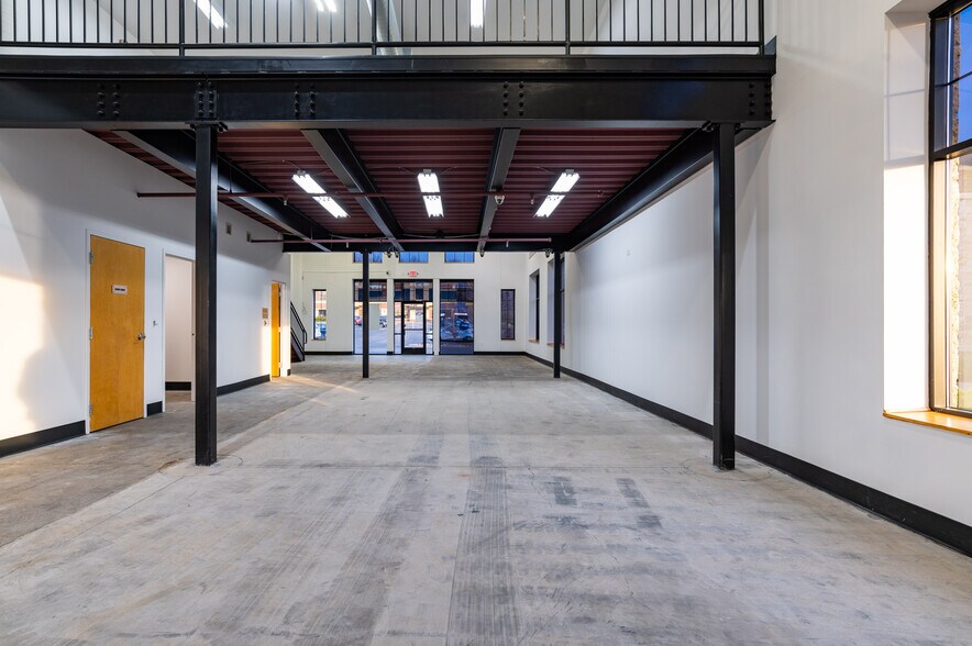 More Photos Of 755 Bielenberg Dr, Woodbury Storefront Retail Office For Lease