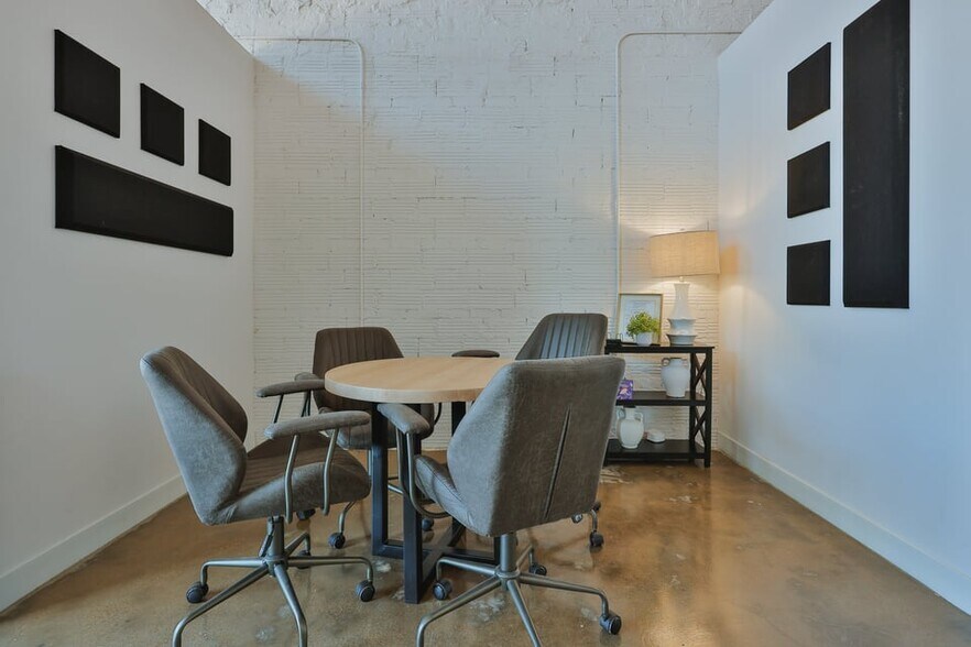 More Photos Of 611 Broadway, Lubbock Storefront For Sale