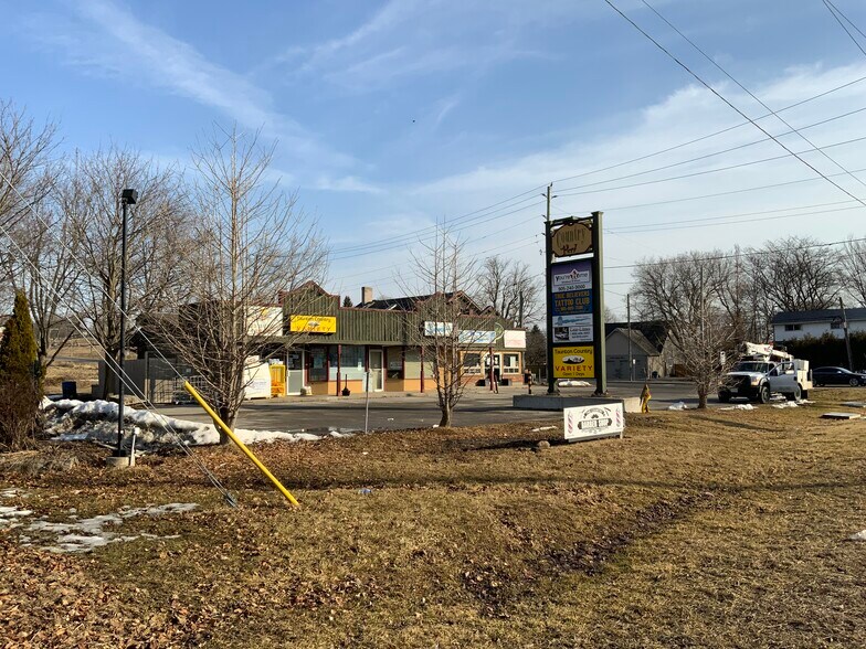 More Photos Of 1648 Taunton, Clarington Restaurant For Lease