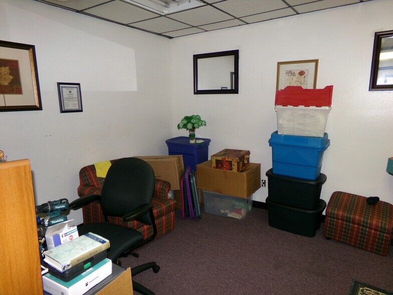 More Photos Of 4021 W Michigan Ave, Lansing Office For Sale