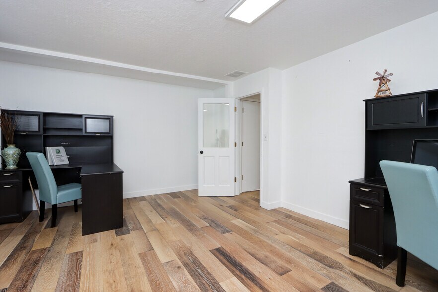 More Photos Of 208 S Curtis Rd, Boise Office For Sale