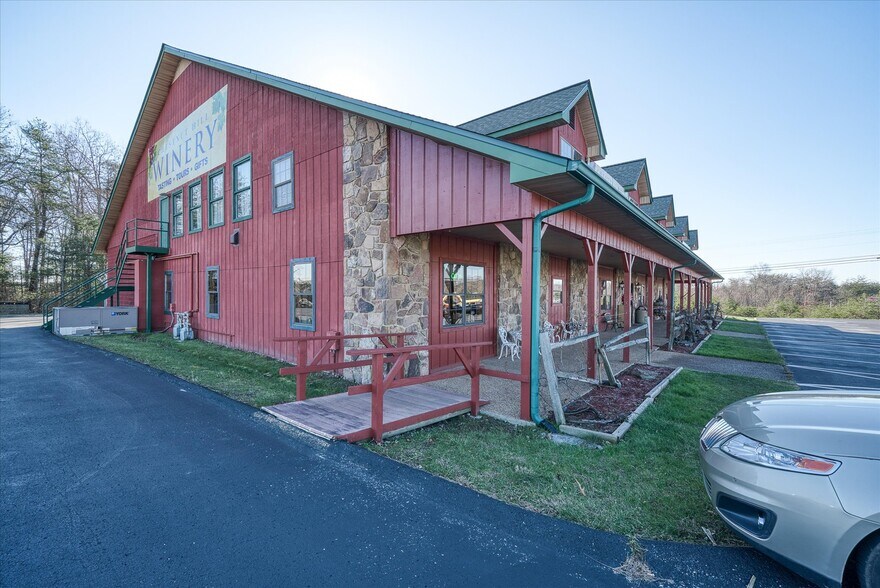 More Photos Of 78 Chestnut Hill Rd, Crossville Freestanding For Sale