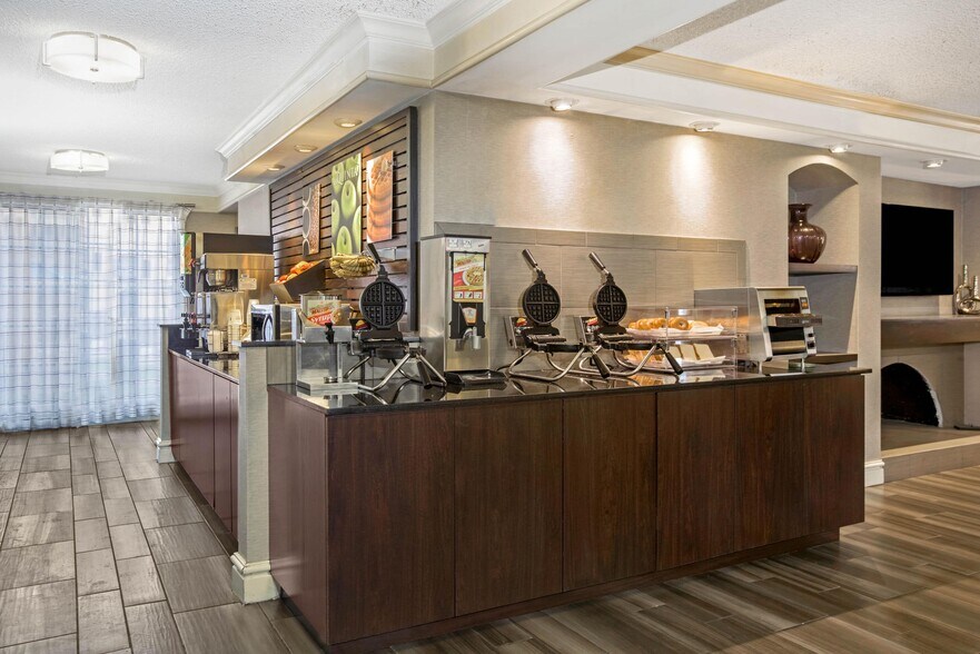 More Photos Of 2926 Tulare St, Fresno Hotel For Sale
