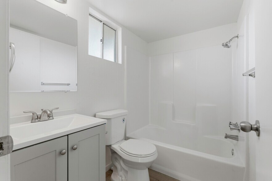 More Photos Of 330 Roberts Ln, Bakersfield Apartments For Sale