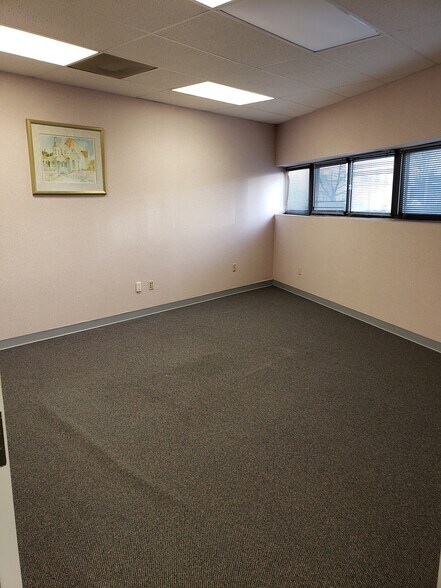 More Photos Of 25-53 Capital Dr, West Springfield Medical For Lease