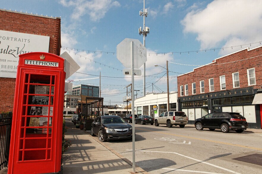 More Photos Of 817 E 4th St, Tulsa Showroom For Sale