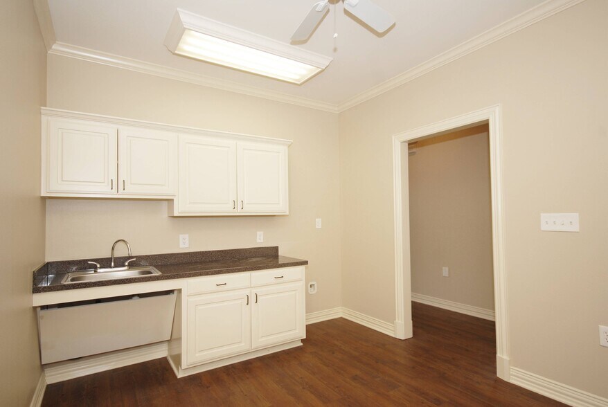 More Photos Of 611 S Highway 78, Wylie Medical For Lease