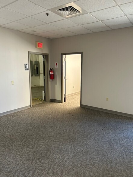 More Photos Of 70 Thousand Oaks Blvd, Morgantown Flex For Lease