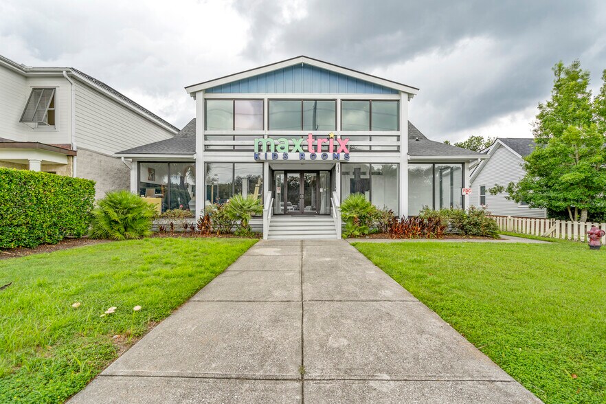 More Photos Of 816 Johnnie Dodds Blvd, Mount Pleasant Office For Sale