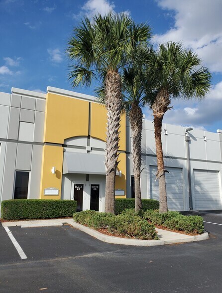 More Photos Of 12960 Commerce Lakes Dr, Fort Myers Warehouse For Lease