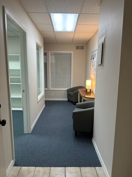 More Photos Of 5500 Bee Ridge Rd, Sarasota Office For Sale