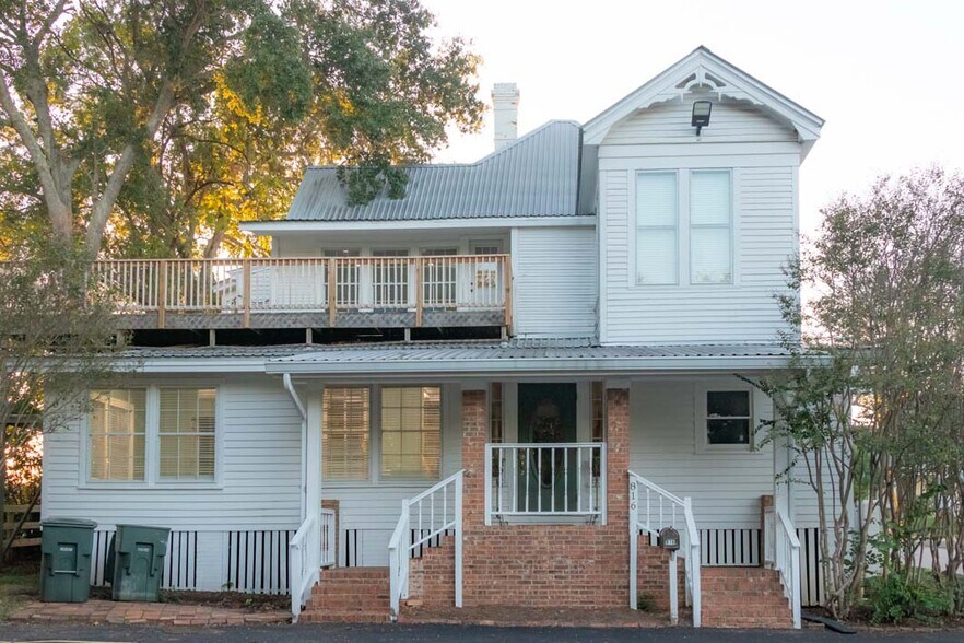 More Photos Of 816 North St, Nacogdoches Medical For Lease