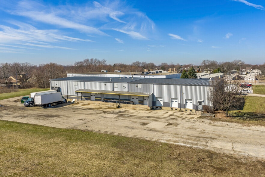 More Photos Of 1005 Geneva St, Shorewood Warehouse For Lease