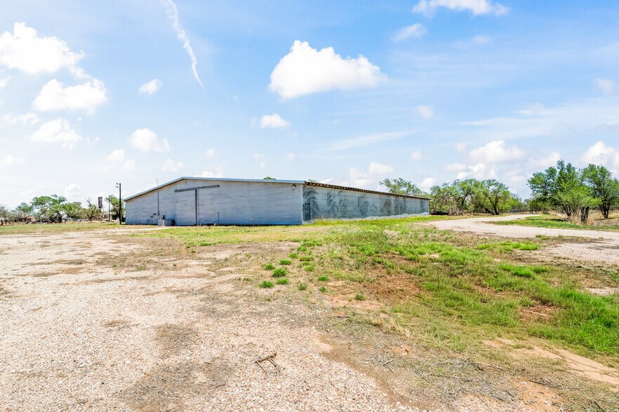 More Photos Of 901 Underwood Street, Littlefield Warehouse For Sale
