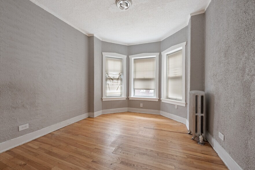 More Photos Of 6952-6958 S Paxton Ave, Chicago Apartments For Sale