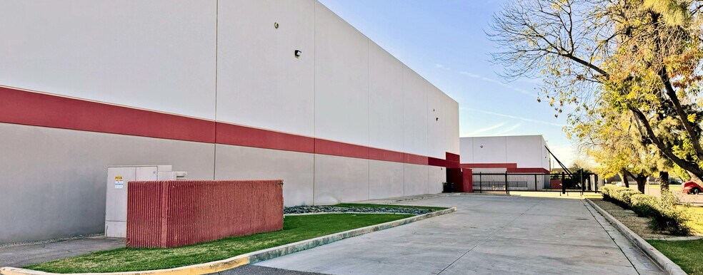 More Photos Of 2021 E Jones Ave, Phoenix Distribution For Lease