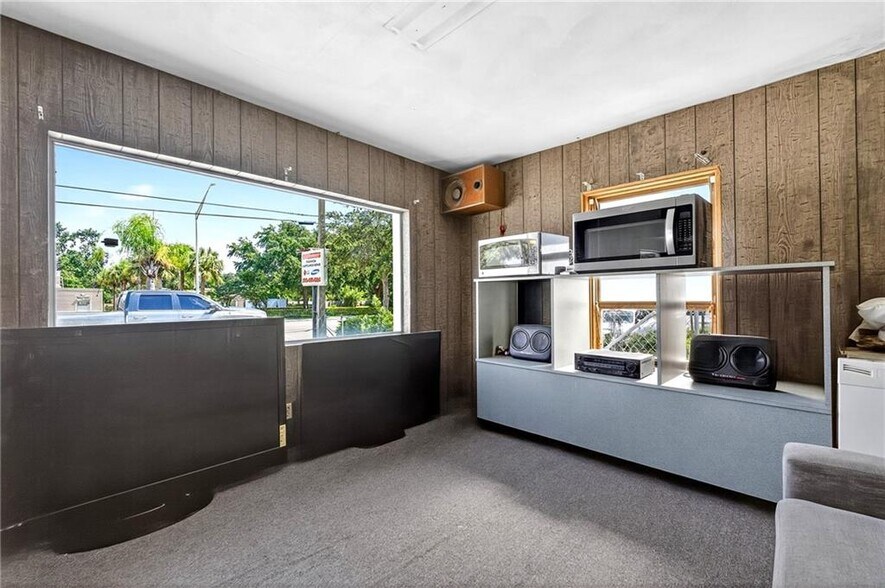 More Photos Of 1531 Delaware Ave, Fort Pierce Freestanding For Sale