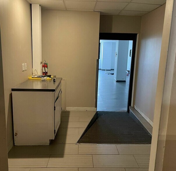 More Photos Of 111 Woodward Ct, South Bend Storefront For Sale