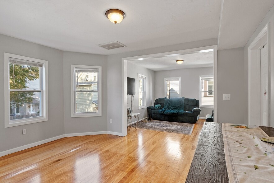 More Photos Of 36-38 Houghton St, Worcester Apartments For Sale