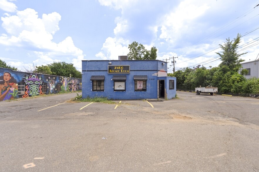 More Photos Of 2400 N Tryon St, Charlotte Bar For Sale