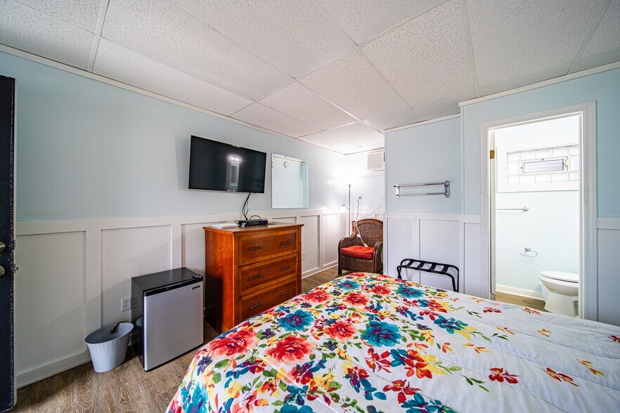 More Photos Of 5169 Lake Rd E, Geneva Hotel For Sale