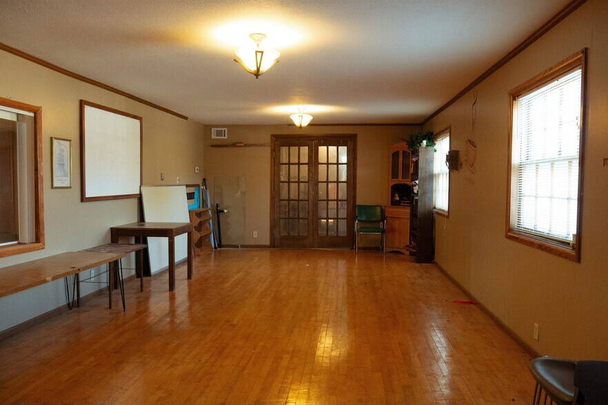 More Photos Of 501 S Topeka St, El Dorado Specialty For Sale