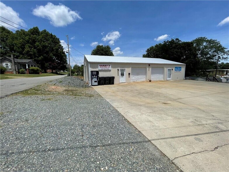 More Photos Of 302 S Main St, King Showroom For Sale