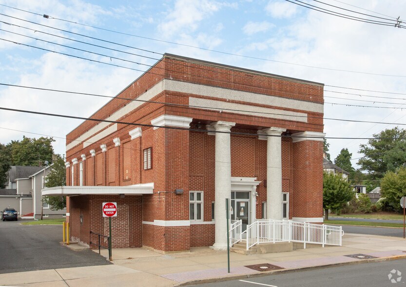 More Photos Of 36 W Railroad Ave, Jamesburg Bank For Lease