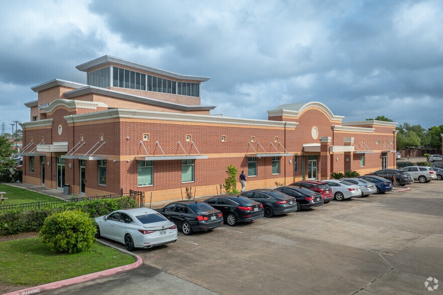 More Photos Of 4427 Highway 6, Sugar Land Unknown For Lease