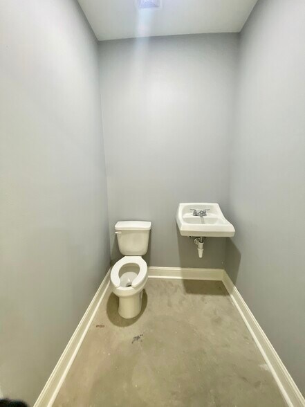 More Photos Of 2023 H O Mills hwy, Port Arthur Warehouse For Lease