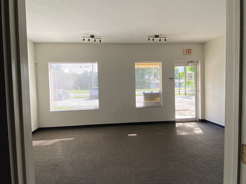 More Photos Of 206 S US-27, Lady Lake Office For Lease
