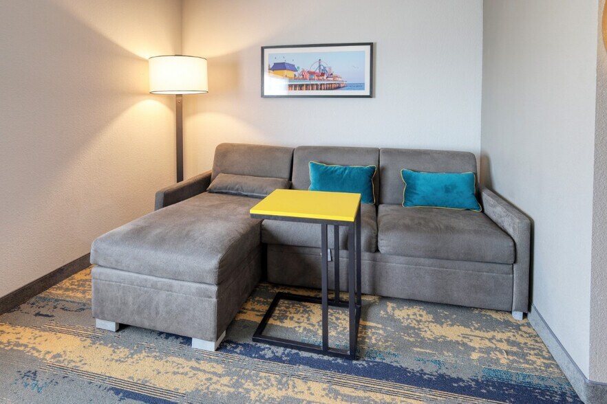 More Photos Of 1002 63rd St, Galveston Hotel For Sale