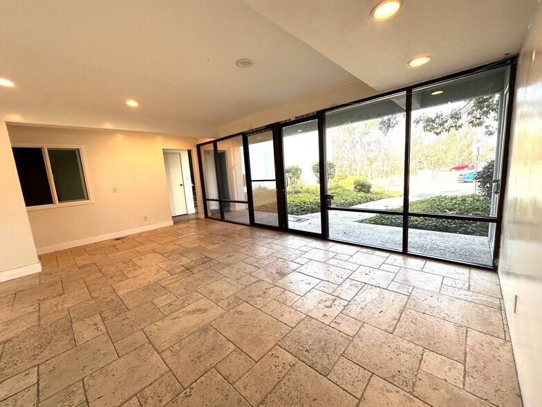 More Photos Of 7546 Trade St, San Diego Manufacturing For Sale