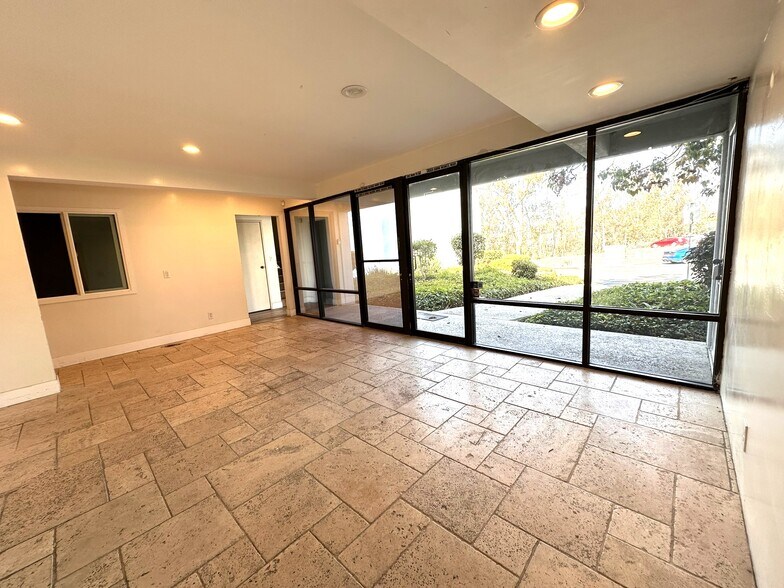 More Photos Of 7546 Trade St, San Diego Manufacturing For Lease