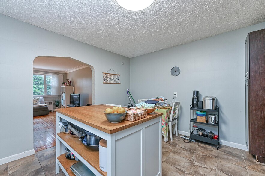 More Photos Of 156 Dagmar Av, Vanier Apartments For Sale