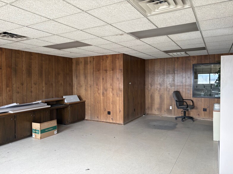 More Photos Of 2868 I 70 Business Loop, Grand Junction Manufacturing For Lease