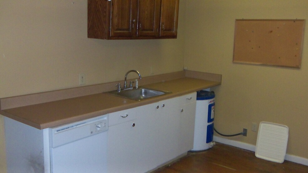 More Photos Of 206 N Spring St, Tupelo Office For Lease