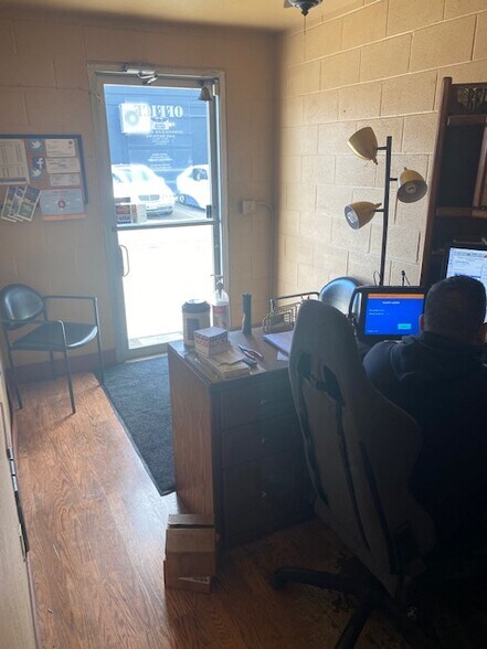 More Photos Of 1501 W Texas St, Fairfield Service For Lease