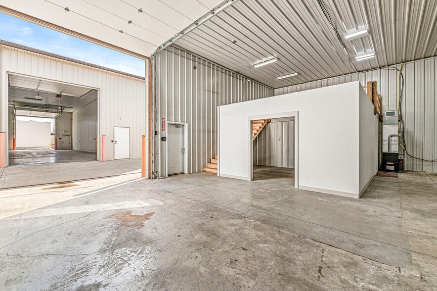 More Photos Of 2601 E 56th St, Indianapolis Light Distribution For Sale