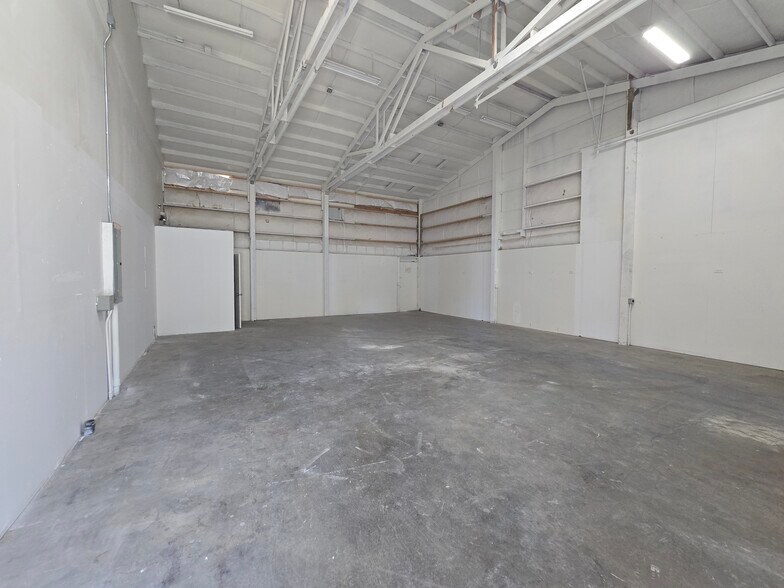 More Photos Of 1344 Brookside Blvd, Grants Pass Warehouse For Lease
