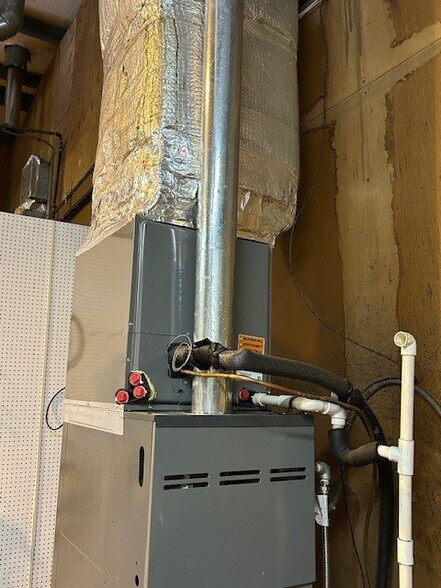 More Photos Of 611 Copeland Dr, Hampton Manufacturing For Sale