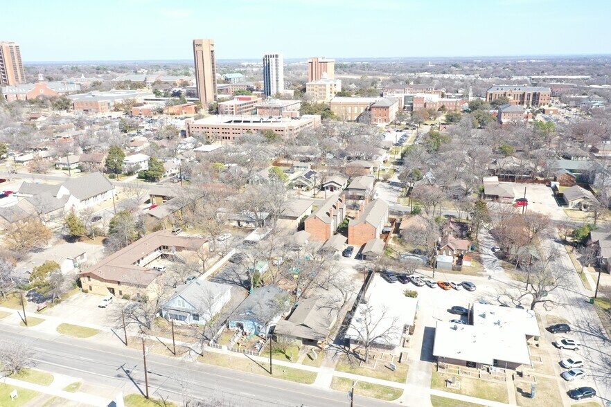 More Photos Of 1014 N Elm St, Denton Office Residential For Lease