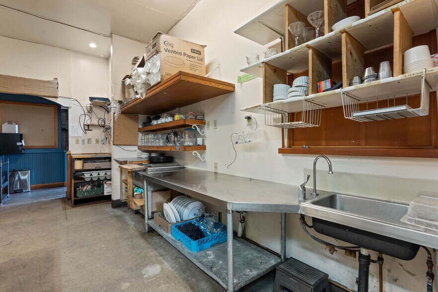 More Photos Of 102 S 1st Ave, Sandpoint Storefront Retail Office For Sale