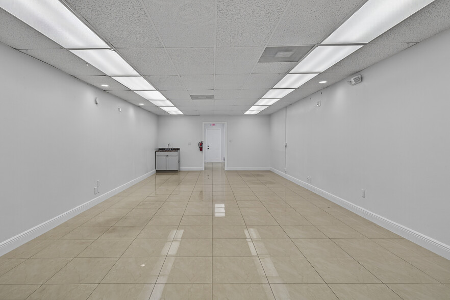More Photos Of 1750 E Commercial Blvd, Fort Lauderdale Storefront For Lease