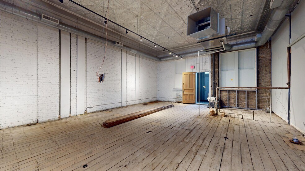 More Photos Of 2004 W Roscoe St, Chicago Apartments For Lease