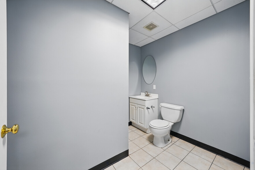 More Photos Of 9552 York Alpha Dr, North Royalton Service For Sale