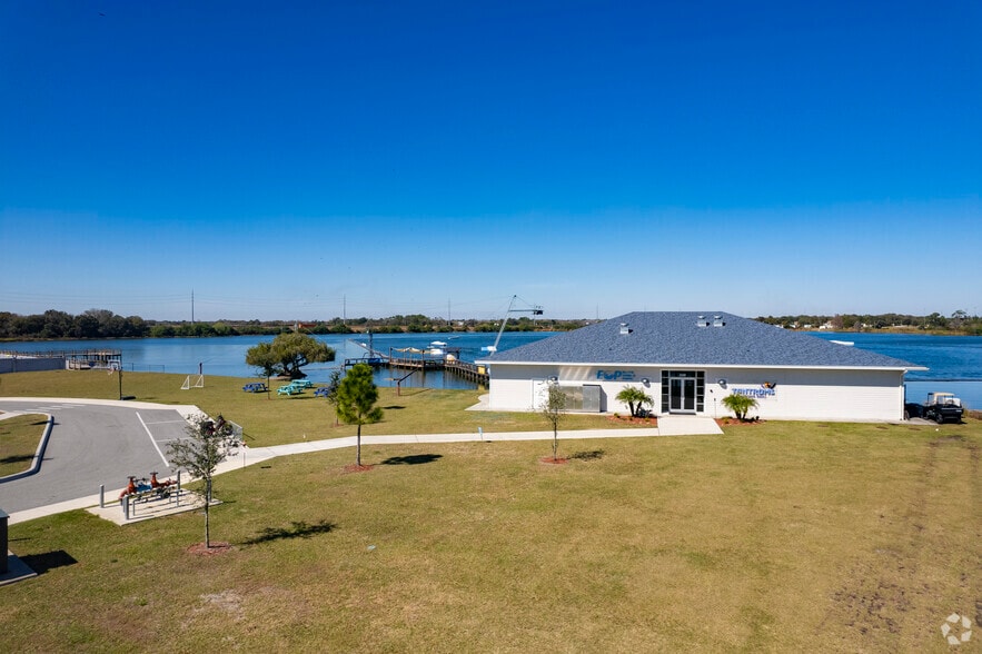 More Photos Of 330 Denton Ave, Auburndale Restaurant For Lease