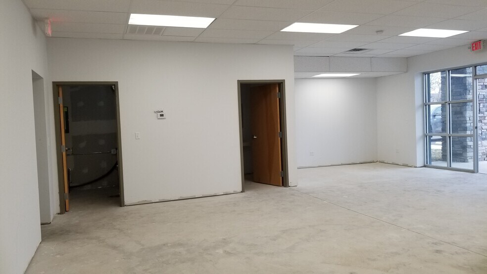 More Photos Of 13212 Wicker Ave, Cedar Lake Office For Lease
