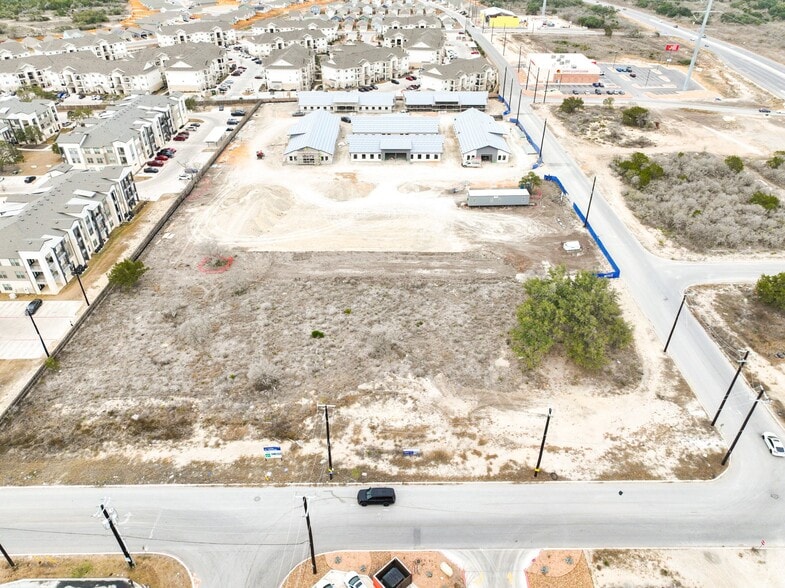 More Photos Of 211 Crossing Ave, San Antonio Office For Sale