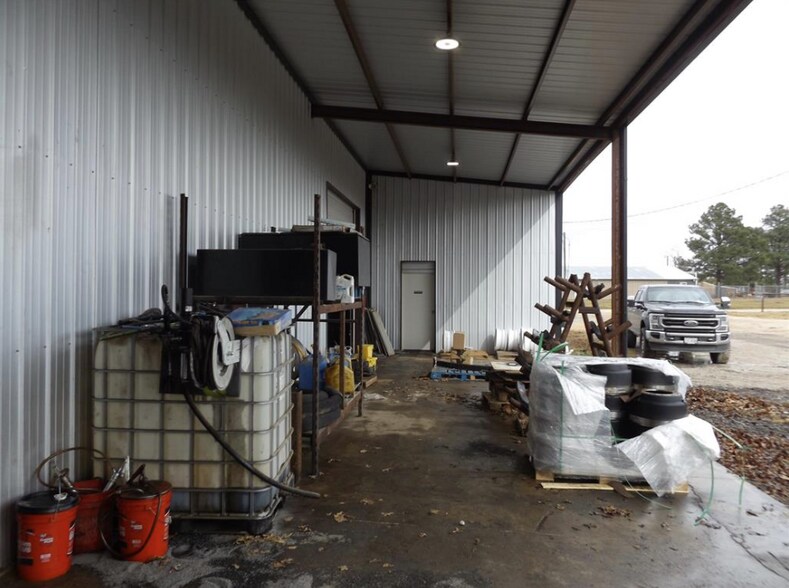 More Photos Of 4400 NE Lincoln Rd, Idabel Industrial For Sale